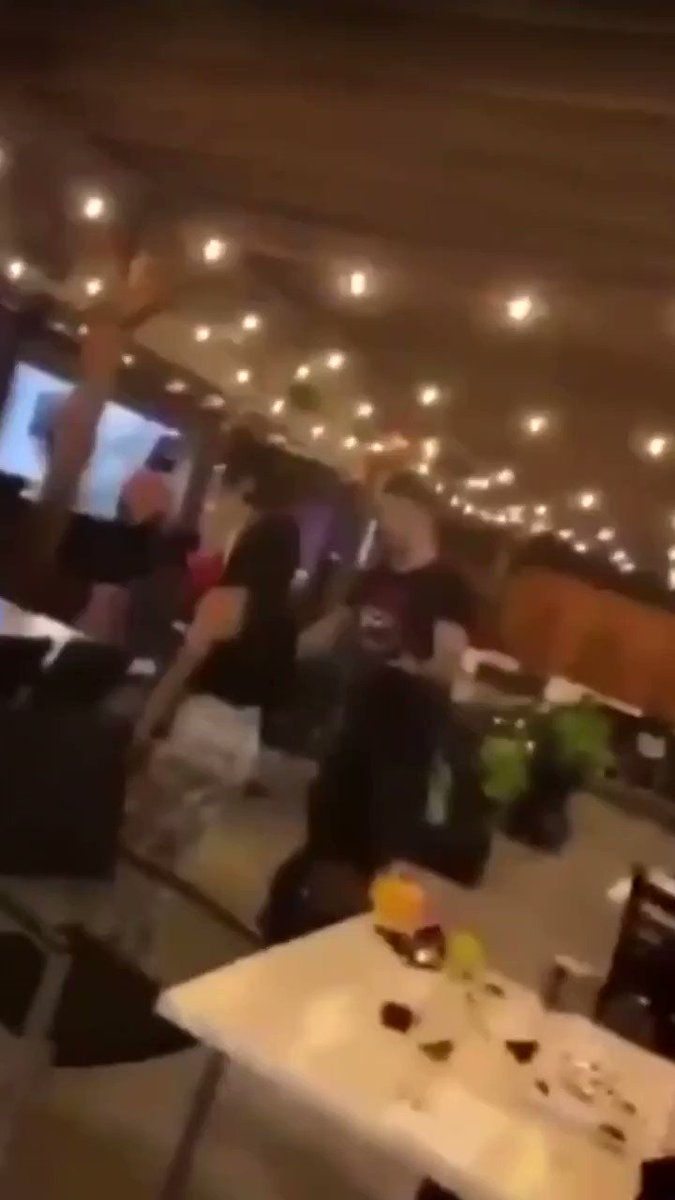 Video: Mike Perry protagoniza altercado en un bar y termina golpeando a un hombre mayor. #DiarioMMA https://t.co/DC5JqqMRWX