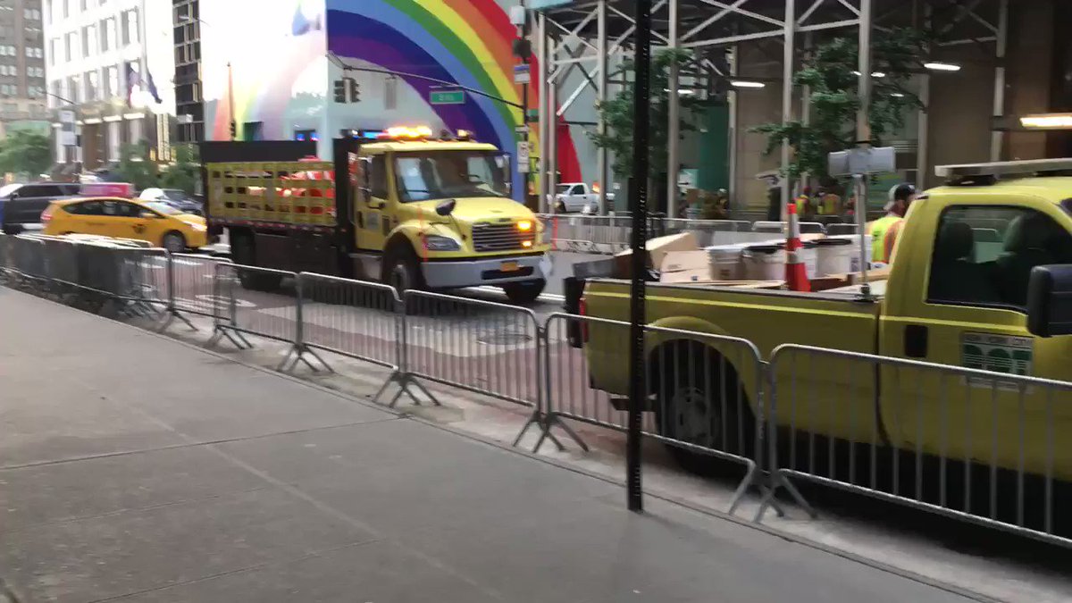 City DOT crews about to shut Fifth Avenue between 56th and 57th So painting of #BLM mural can begin in front of Trump Tower. @NYCMayor @realDonaldTrump @1010WINS https://t.co/sFljpoMVgl