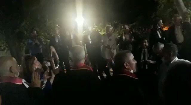 Güzel günler göreceğiz güneşli günler...
#Barikatta #SavunmaAnkaraya https://t.co/UeBW4h4WYQ