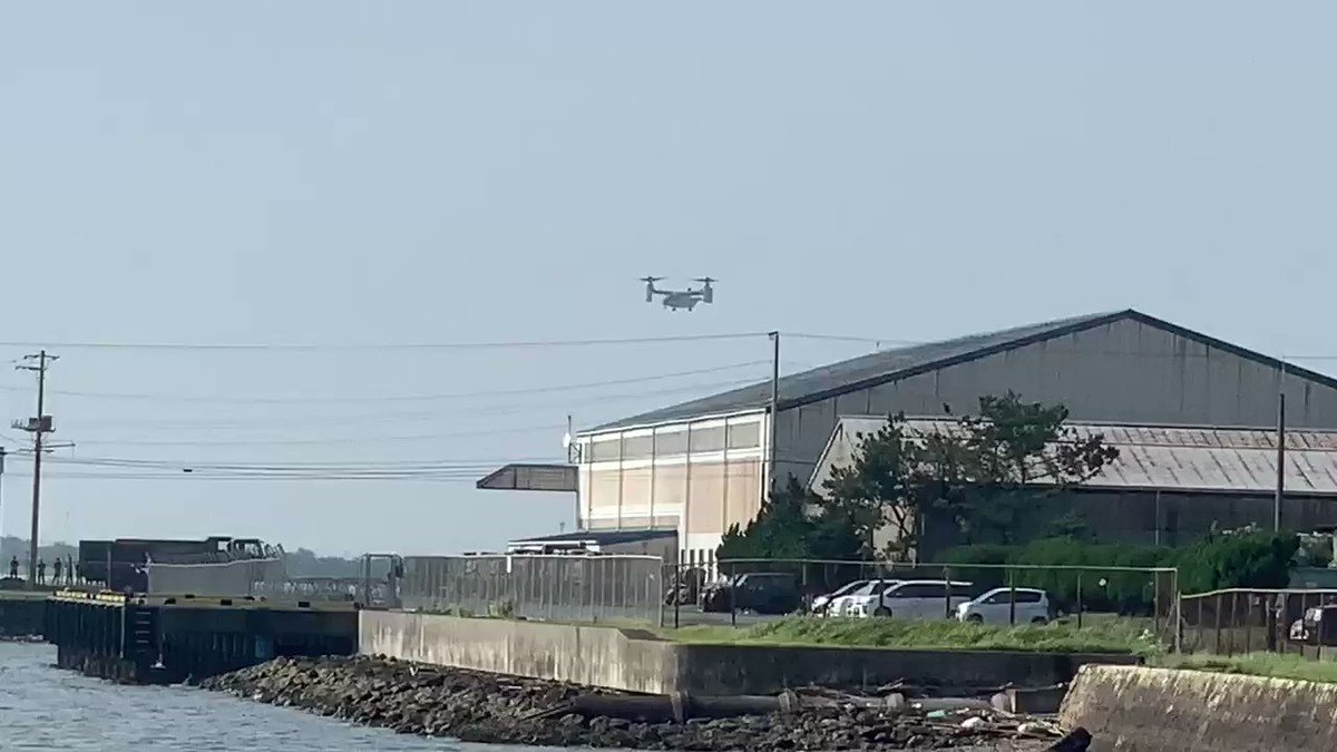 とうとう、オスプレイが木更津に着陸しました。
千葉県全域で、オスプレイ配備撤回!訓練は許さないの声をあげましょう!!
やはり、独特の音でした。
#どこの空にもオスプレイはいらない https://t.co/sKmlNAkyYL