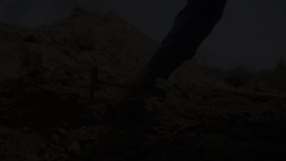 Discovery (@Discovery) on Twitter photo 2020-07-10 13:51:49 Just think. This thing has not seen the light of day in 66 and a half million years. New #DinoHunters TONIGHT at 9p! Just think. This thing has not seen the light of day in 66 and a half million years. New #DinoHunters TONIGHT at 9p!