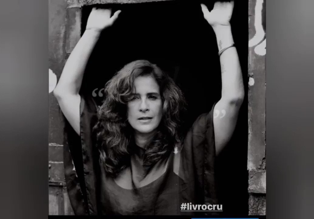 Em cena, nossa aniversariante. Nossa atriz preferida completa hoje nova idade. Vamos comemorar com ela este dia tão importante e desejar tudo de melhor em sua vida, que venham as melhores vibrações no seu novo ano. Parabéns, @luciaverissimo! Felicidades...
👏👏👏🎂🎁🎈😍🙏🌹 https://t.co/ifxBHYZ06d