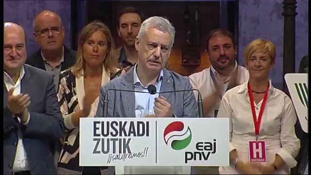 #12Jul 🇪🇸 Tras ganar las elecciones en el País Vasco, Iñigo Urkullu afirmó que se pondrá "manos a la obra" de inmediato para superar la crisis, ofrecer "certezas" y dialogar "con la voluntad de llegar a acuerdos" que aúnen y pongan, "de nuevo, a Euskadi en pie". Video: @el_pais https://t.co/Qt7rYlWhXU