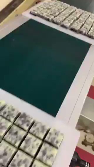 チロルチョコの工場見学に行ってみよう 場所はどこにあるの ここでしか買えない商品はあるの スイーツ大陸