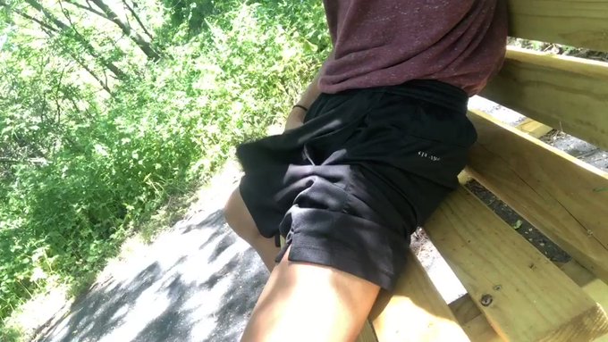 Anyone wanna meet me at the park bench? ?????? https://t.co/a71aSUlpYy