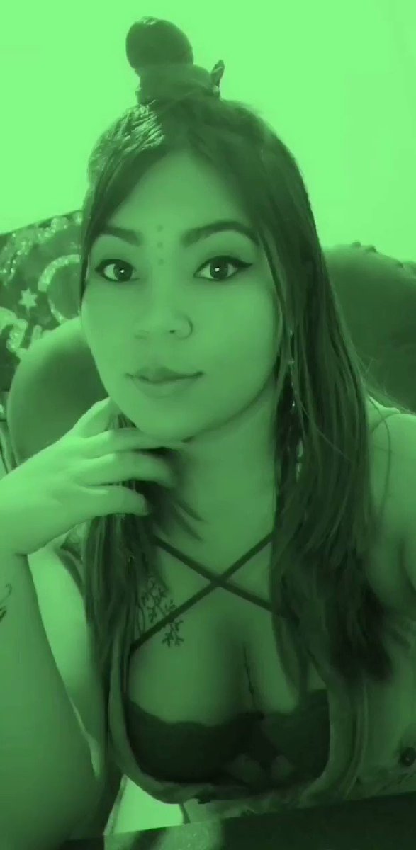 Model - violetta rosse feet