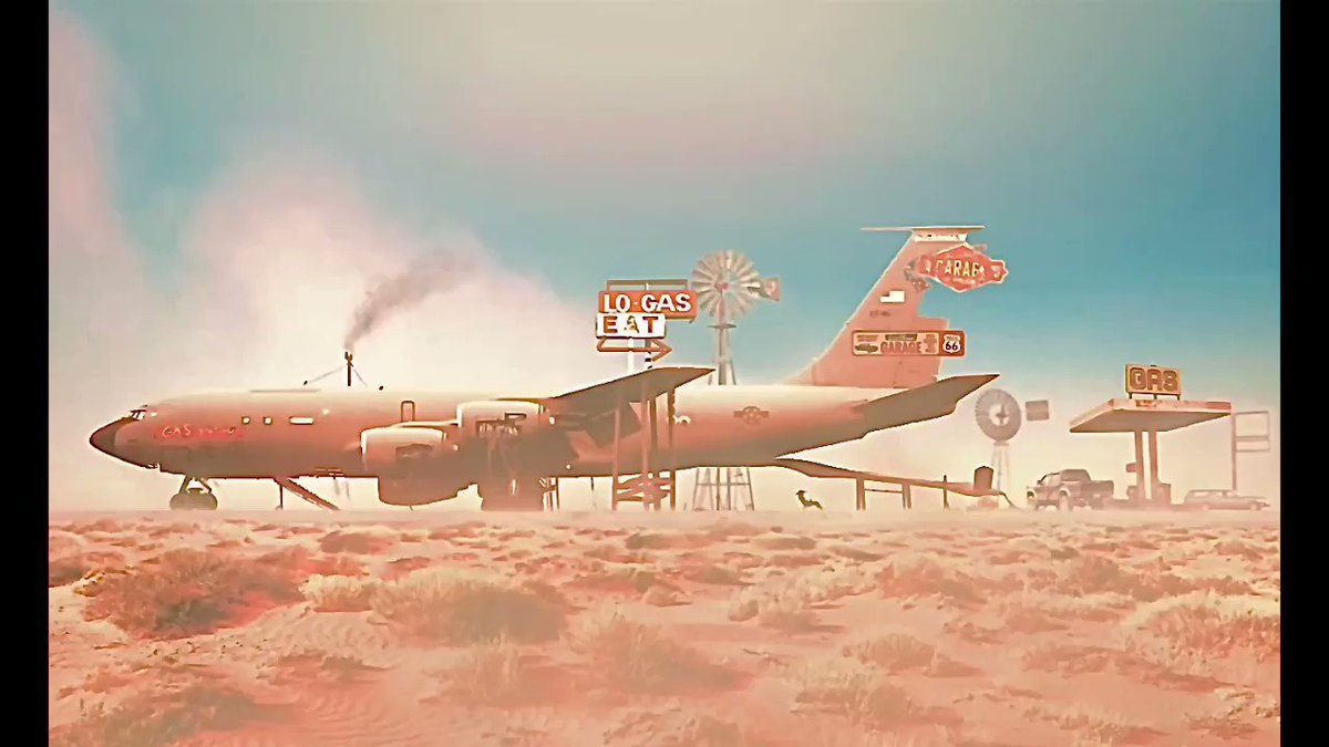 ｷﾞｷﾞｷﾞｶﾞｶﾞｶﾞ 前に考えた 廃棄された空中給油機をガソリンスタンドにして砂漠のど真ん中で営業してる場所のイメージ カウボーイビバップの曲をつけたらめちゃくちゃ似合う