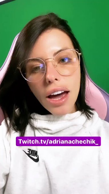 I am live now!! https://t.co/yBpcC7nTBP https://t.co/4eNXhxIXJ2