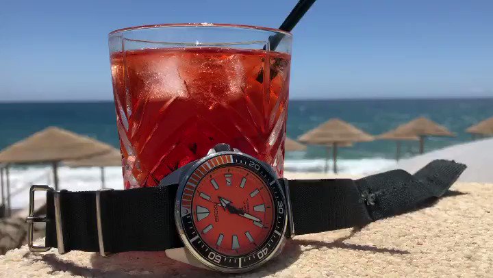 Reminiscing about drinks by the beach in Greece with the Seiko Samurai SRPC07
#SeikoSaturday #SeikoSamurai #Seiko @seikowatchofficial #SRPC07 https://t.co/2qJSyHmer7