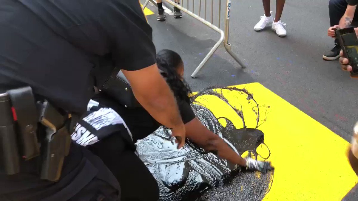 Someone painted over the Black Lives Matter graffiti in front of Trump Tower AGAIN today.
The activists are calling it #OperationPaintDrop & say they're going keep doing it every day because BLM is a Marxist movement.
This is the third time this week. https://t.co/KSP9tt1zXp