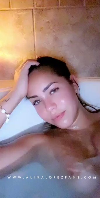 Would you drink my bath water? 

https://t.co/J9cnT0qKqz https://t.co/7GwY929e32