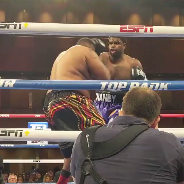 Qdo o WOCS era em ringue, vi acontecer o mesmo, também por isso, o Cage é tão importante em uma luta de mma!!!!
#boxing #fightlife #mma #muaythai @OlivarLeite1 https://t.co/901w9JGl5p