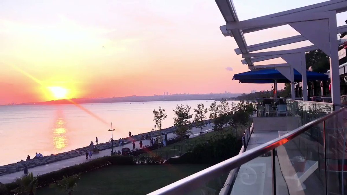 Açık havada gurme lezzetler ve dünyaca ünlü markalarla başlayan iç açıcı bir hafta için #AquaFlorya sizi bekliyor! https://t.co/FuxJYtrsCv