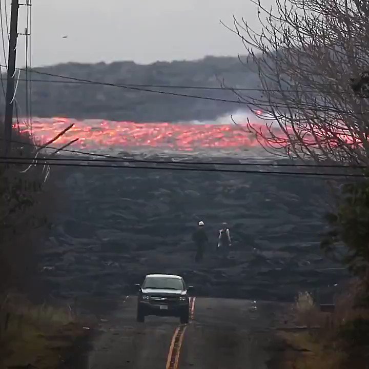 This is not a time-lapse video.
This is an amazing footage of a river of lava moving at an incredible speed.
Hawaii 🌋
🎥 Ken Boyer https://t.co/V4UEUQe7s0
