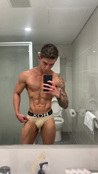 My OnlyFans is still $3.50, I jusy uploaded a new 💦shot 👇🏽👇🏽👇🏽  https://t.co/x0TQCRecUq https://t.co