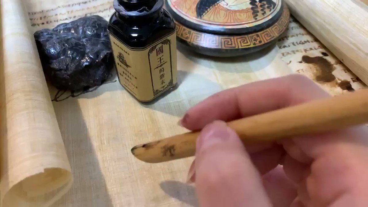 1300年前のイギリスの史料からレシピを再現したというインク・文字が浮かび上がってくる！！