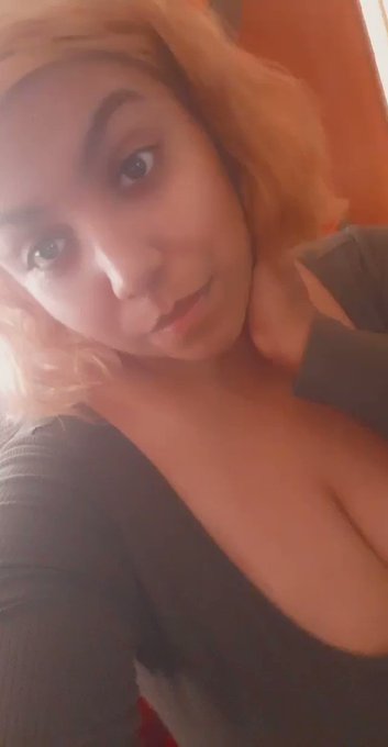 just a thin piece of fabric separating the world from my wet pussy ;) not for longgggg https://t.co/