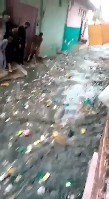دل خون کے آنسوں روتا ہے جب میں ے حال اپنے شھر کراچی کا دیکھتا ہوں. انشاللہ جلد چٹکارا حاصل ھو گا اس نکمی حکومت سے. آمین https://t.co/vxDzVHRVIW