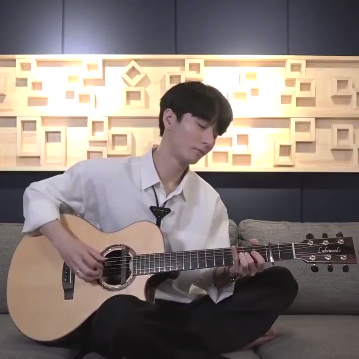 🎵 Treat yourself to this gorgeous guitar cover of Lauv's 'I Like Me Better' by @jungsungha → https://t.co/Pwa8EEj9kR https://t.co/k7L1bpyKlz