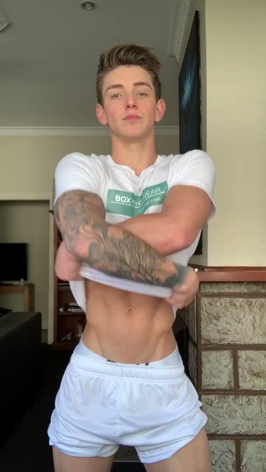 Follow my Instagram for more 😜 https://t.co/ZuYS4qzsyk https://t.co/kObVx6gvmu