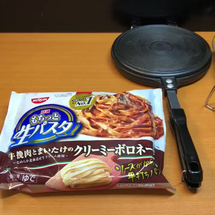 「ミートソーススパゲティ」をサンドして「お好み焼きプレートで」焼くだけ！