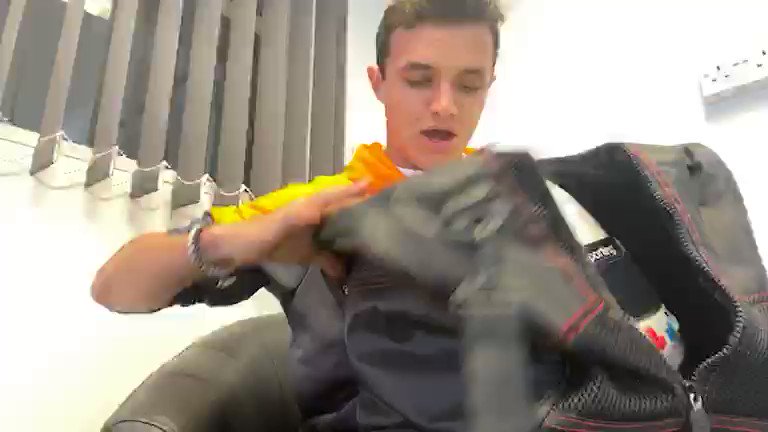 Het helmdesign van Lando Norris dit weekend. Ontworpen door een 6-jarig meisje. Kunstwerkje! https://t.co/tTinLk6toi