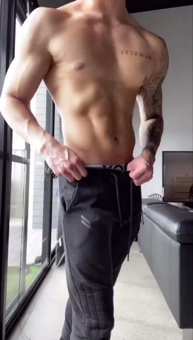 Retweet for some more booty clips 🍑 https://t.co/wTCx8n24co