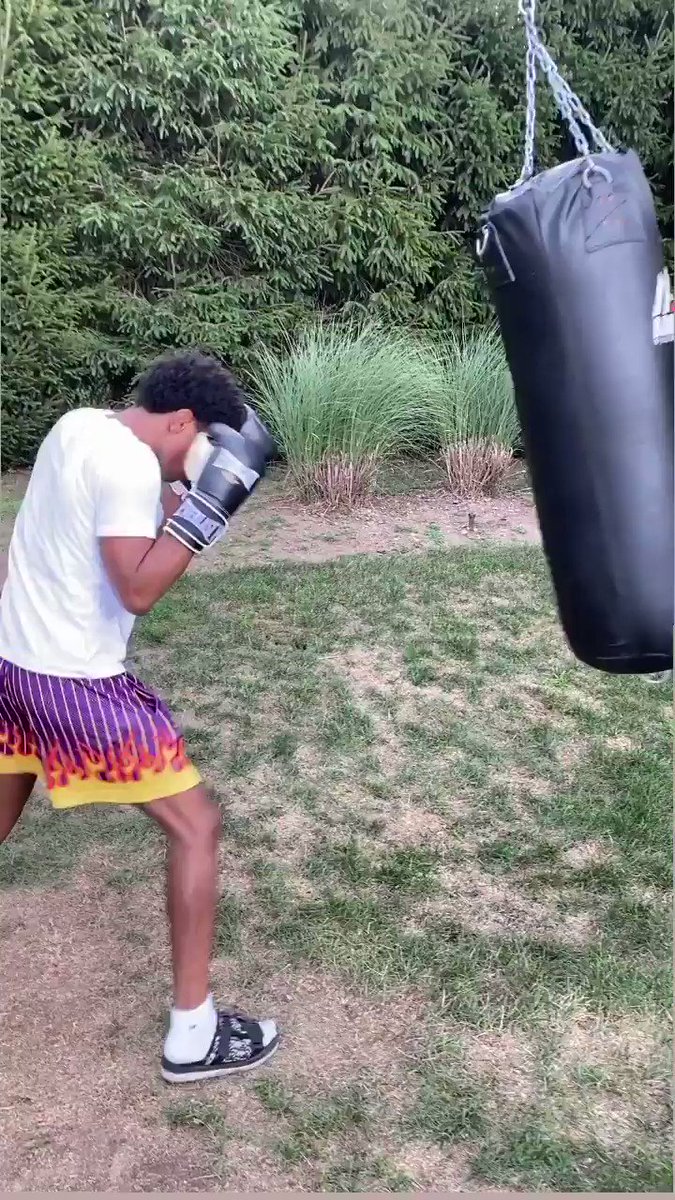 A Boogie Wit Da Hoodie working on his hands 🥊 https://t.co/3Es61aTIkn