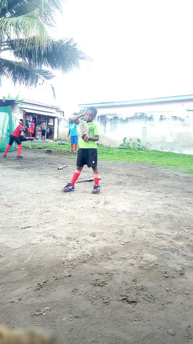 This is Kekeli's First time practicing Fast Pitch! We will be updating you in subsequent tweets about her progress. This is just to refresh you. Haha!
#Helpspreadsoftballinthecommunities3
@juanvante @jen_schro @Jazmine_37 @UCLASoftball @AlysaDeQuiroz @USASoftball https://t.co/vW4du3oNlj