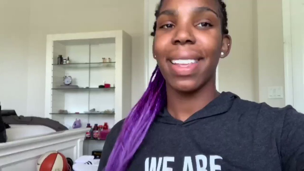 #Wubble Wrap
This woman brings sparkle to everyone around her...literally.
Find out more about the great be-dazzler
Reshanda Gray @nograyareas21 of the @LASparks https://t.co/9Wwu3R4vjm