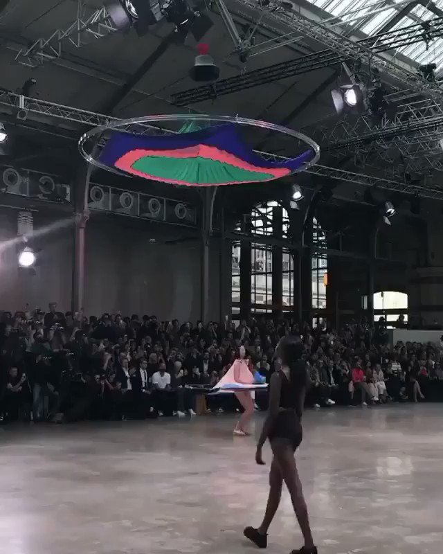 The future we were promised. We would approve this as part of the morning routine. @IsseyMiyakeUSA from Paris Fashion Week 2019 https://t.co/jvlr7ZSGpz