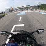 高速道路にて警察が…終わったと思った瞬間!