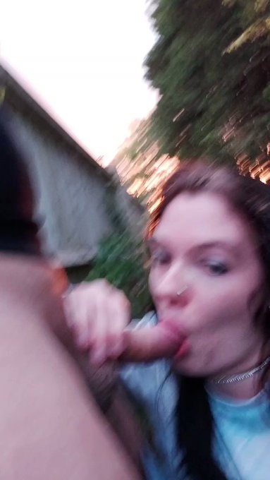 Met a sexy trucker and sucked him off on the roadside ?
#femboy #sissy #gay #onlyfans #crossdresser #cumslut