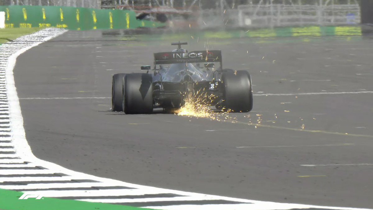 Acompanhe a dramática última volta de Lewis Hamilton no GP da Inglaterra de Fórmula 1. O piloto inglês segue fazendo história na categoria.
🎥reprodução/YouTube
#F1naGlobo #F1noSporTV #f1nabandnewsfm #F1noGP #F1noGE #F12020 #Hamilton https://t.co/uzpYafi9Go