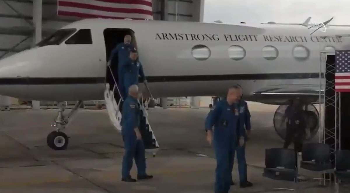 Bob Behnken and Doug Hurley walk off the jet they flew from Pensacola to Houston after splashing down in Crew Dragon. Bob's son runs up to him before he even steps off https://t.co/NgA3R8aWfo