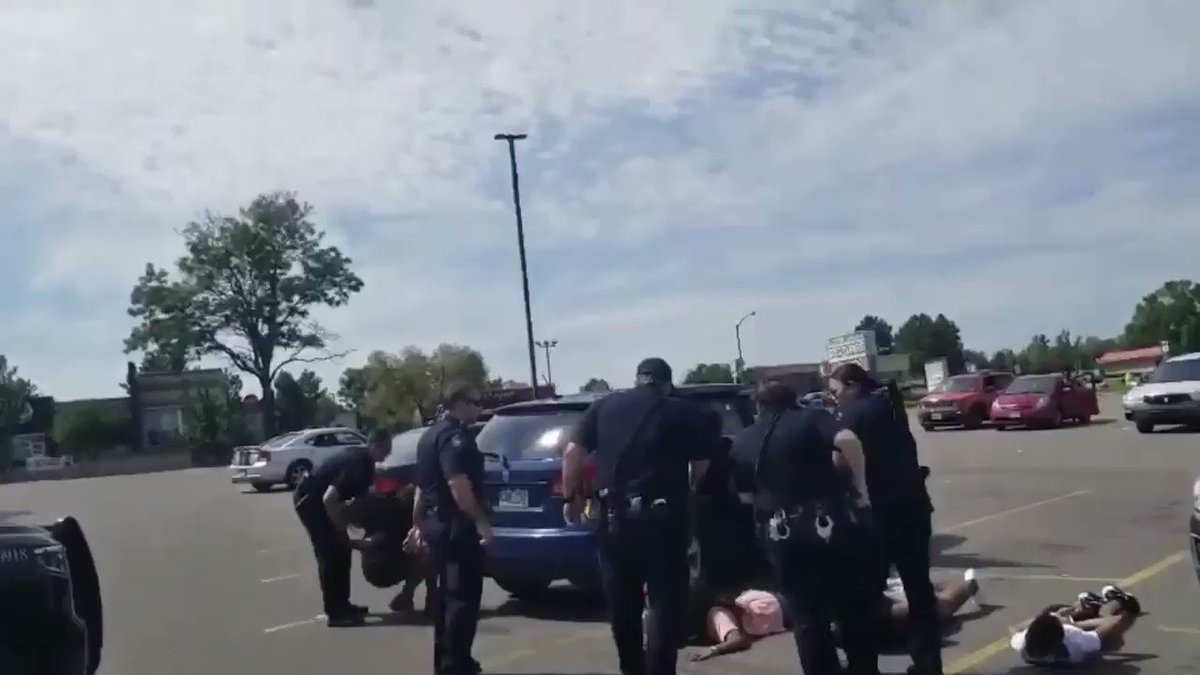 Yesterday Aurora PD pulled over a Black family in a minivan & handcuffed everyone inside, including a 6 year old, on suspicion that it was a stolen vehicle. And held them at gunpoint!
The stolen vehicle they were looking for was actually a motorcycle..
https://t.co/cJ355OFR4n