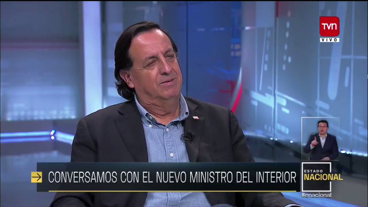 Matías Del Río, tras una obsecuente entrevista al Ministro Víctor Pérez, y luego de relacionar a Mapuches con Narcotráfico y hablar del "Chile unitario", pasa a saludar como si nada al auspiciador de #ENacional: La CMPC (Grupo Matte), actor e instigante relevante del conflicto.🤷🏽♂️ https://t.co/sNfoLe0qqW