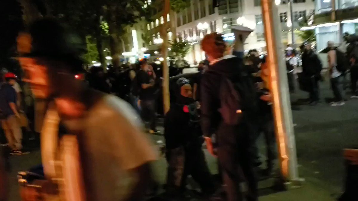 Rioter sucker punches a man while other fires are being started in the street. #PortlandRiots #antifa https://t.co/t3FzaAWtO8