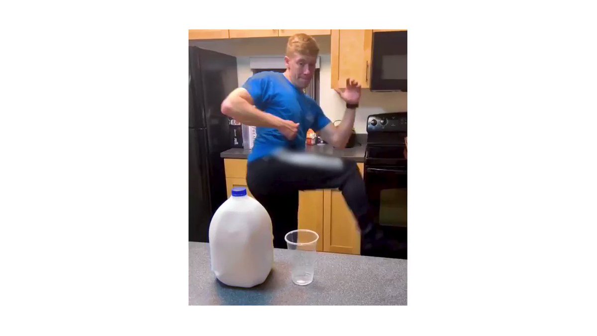Strong milk. Crazy milk. Dancy milk. Whatever you’re doing with milk, we’re here for it and ❤️ it all.
So show us what you got. #gotmilk? https://t.co/YgXcYwa6PV