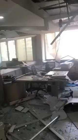 #4Ago #Líbano
Así quedó la redacción del diario The Dayli Sun en Beirut después de la explosión.
"¿Están bien?", pregunta una mujer en medio de la devastación https://t.co/I14wnlmvbe - @SGarciaSoto