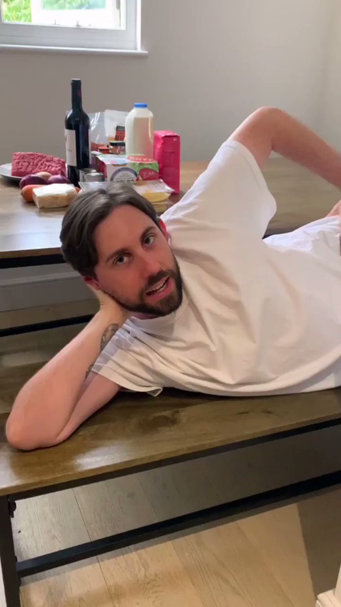 in celebration of #InternationalDayOfItalianCuisine, everyone's favourite aussie is going to teach you how to create a lasagne from scratch !! no microwave meals here! welcome to Come Dine With Mikey: episode 1
Watch here: https://t.co/2C6H4Pf5JK https://t.co/5kACDnLtOC