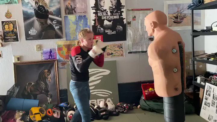 So happy to get back home and spend time in my favorite place in whole house ! Getting ready for that fight ! 👊🏻👊🏻👊🏻
Thank you @ZebraMats for amazing mats that converted my garage in to #homegym ! https://t.co/Fx6mUcuE4R