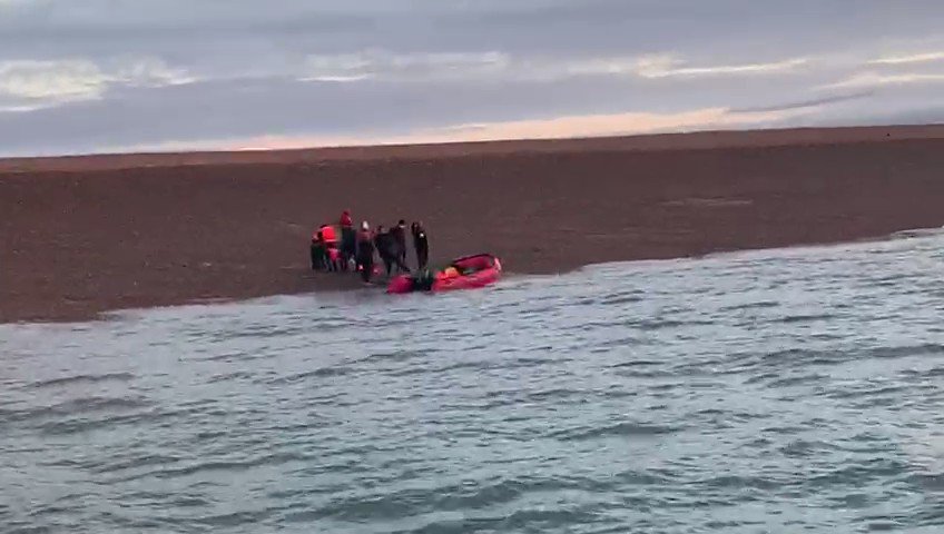 EXCLUSIVE FOOTAGE OF BEACH LANDING BY MIGRANTS
Shocking invasion on the Kent Coast taken this morning. https://t.co/iuzAF0Uxz4