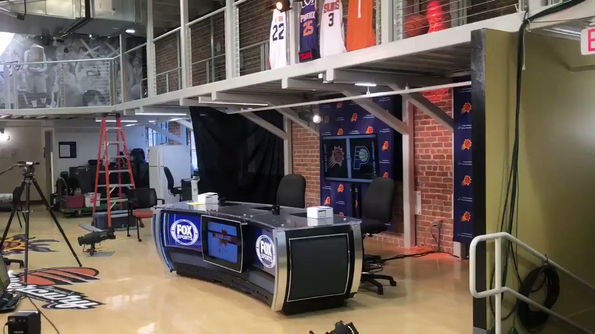 I’ll be on the @FOXSPORTSAZ pregame show at 12:30ish. Impressive remote setup in the old Steward building next to the arena. Kevin Ray and Eddie Johnson are set up in that far room, and radio crew is upstairs. #Suns https://t.co/XUPnE0ZxnI
