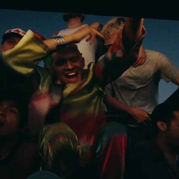Just what we need heading into the weekend✨. @omarapollo dropped his new song and video for #Stayback. Watch & vibe out now → https://t.co/mbRlq2GvhB https://t.co/UFjDfYduBJ
