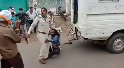 Beastly attack on Giani Prem Singh Granthi & other Sikhs in MP is an outrage against humanity. Utterly reprehensible & unacceptable!
#Sikhs all over the world are deeply shocked. I urge CM @ChouhanShivraj to take imm & examplary action against all those guilty of this brutality. https://t.co/e3N2M8tJty