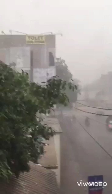 روڈز پہ بڑے بڑے بل بورڈز اس طرح حادثات کا سبب بنتے ہیں...
👇👇 https://t.co/iWfCjPMBxz