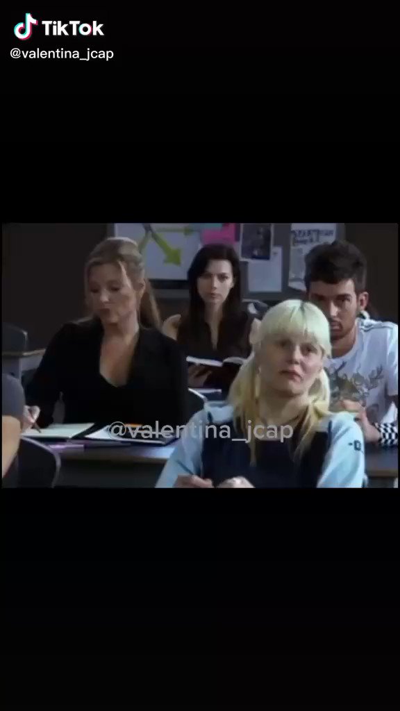 Jessica Capshaw en The L word.
That s the message. 

HAPPY BDAY JCAP 