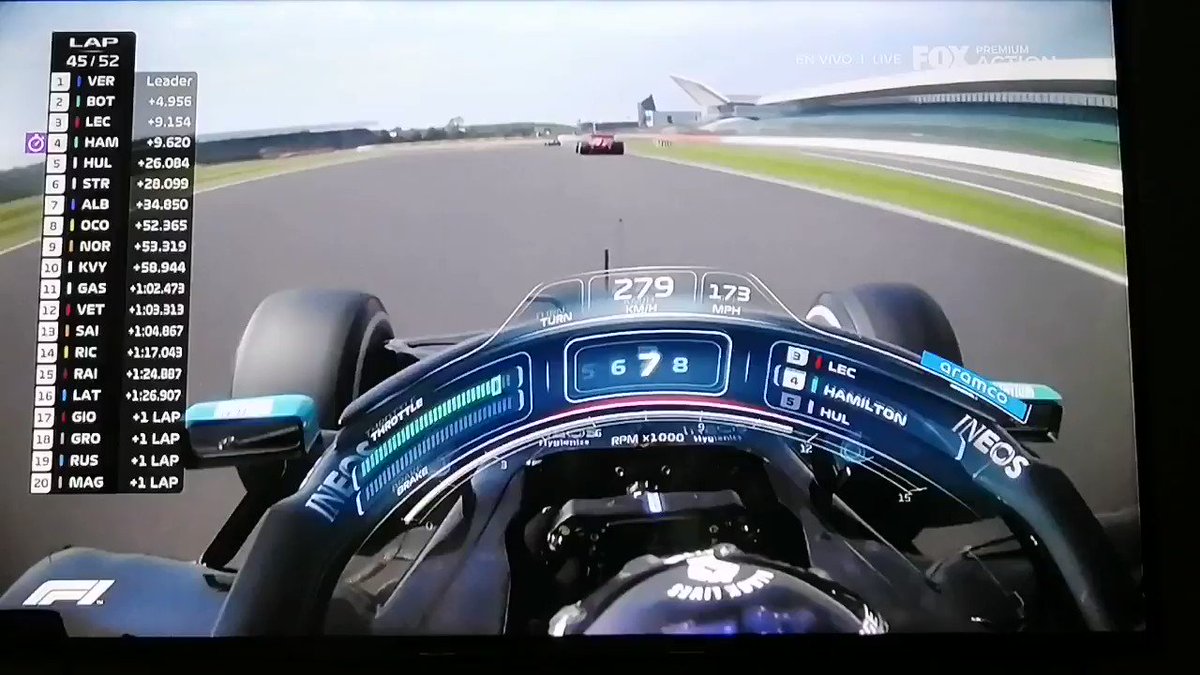 Hamilton como una fiera, va por todo por el todo.
Primero debe superar a Leclerc.
#BritishGP #GPGranBretana #SilverstoneGP https://t.co/CZneM0ESyJ