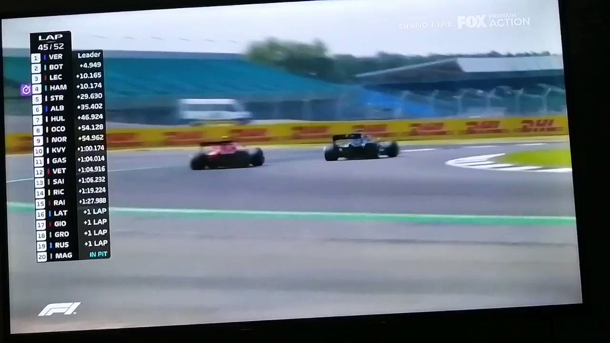 Vuelta 46/52
Hamilton super a Leclerc quien le entrega la derecha al piloto de Mercedes y lo supera fácilmente
Hamilton se acerca y le quedan 5 vueltas y medias. Si alcanzará?
#F1 #BritishGP #GPGranBretana https://t.co/RJTDeT6riG
